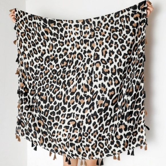 🌟HOST PICK💙LAST ONE💙 Oversized Leopard Scarf! - Picture 2 of 7